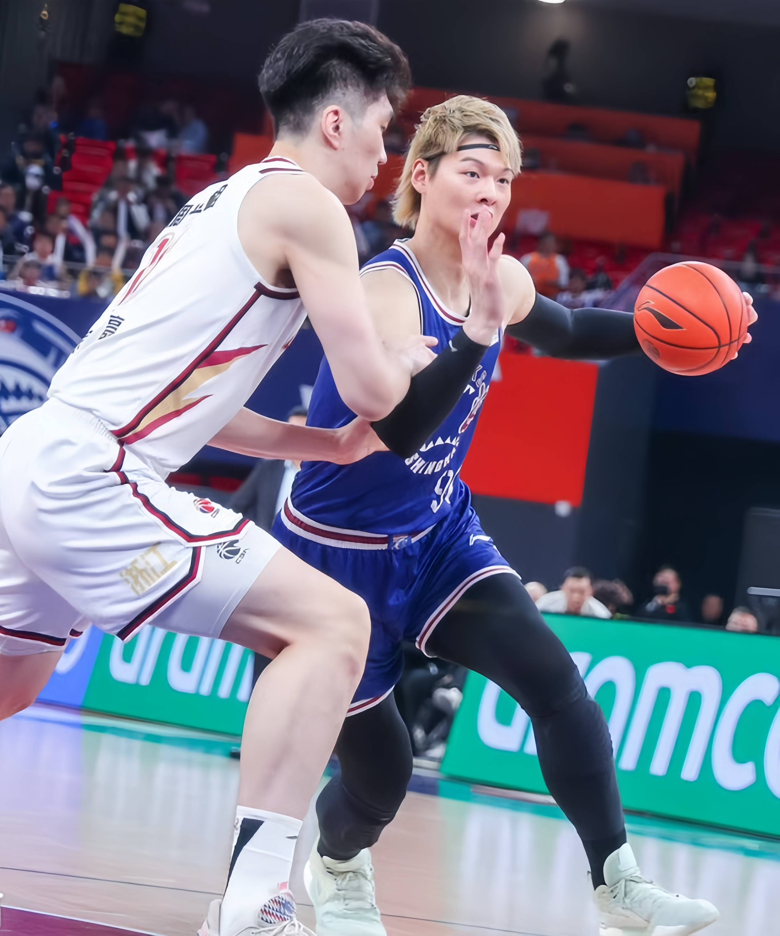 法兰克福迎CBA季后赛关键赛;冲刺阶段调整名单;赛场秩序良好;阵容厚度经受考验的简单介绍 法兰克福迎CBA季后赛关键赛;冲刺阶段调整名单;赛场秩序良好;阵容厚度经受考验的简单介绍